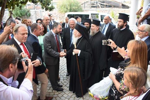 Με λαμπρότητα η ενθρόνιση από τον Οικουμενικό Πατριάρχη του νέου Μητροπολίτη Σμύρνης