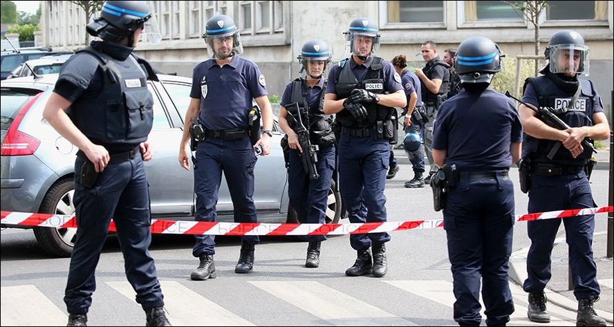 Σε εξέλιξη μεγάλη αστυνομική επιχείρηση στο Παρίσι – ΤΩΡΑ