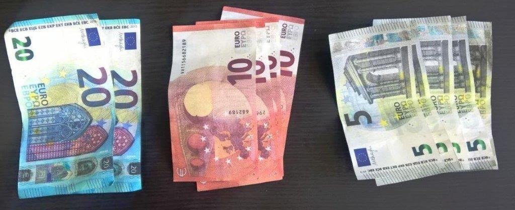 Οι τρεις οδηγοί είχαν πλαστά χαρτονομίσματα και “πειραγμένο” ταξίμετρο