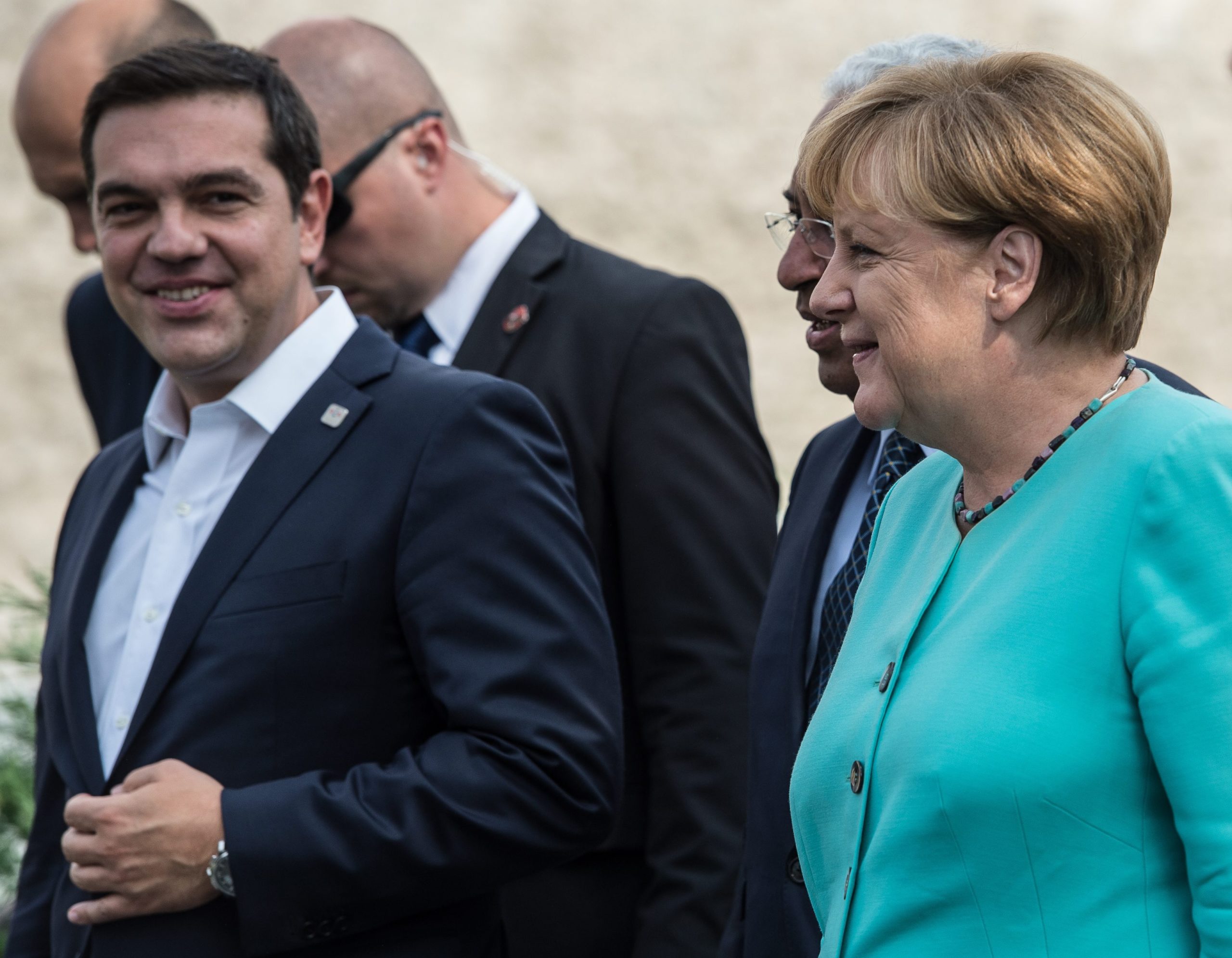 Τα χαμόγελα του Τσίπρα με τη Μέρκελ στη Μπρατισλάβα – ΦΩΤΟ