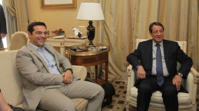 Ο Τσίπρας παραθέτει δείπνο στον Αναστασιάδη στο Μαξίμου