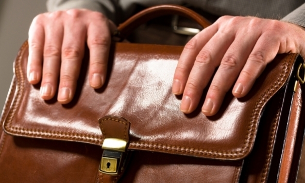 Καστανάς βρήκε και παρέδωσε τσάντα με 3.450 ευρώ