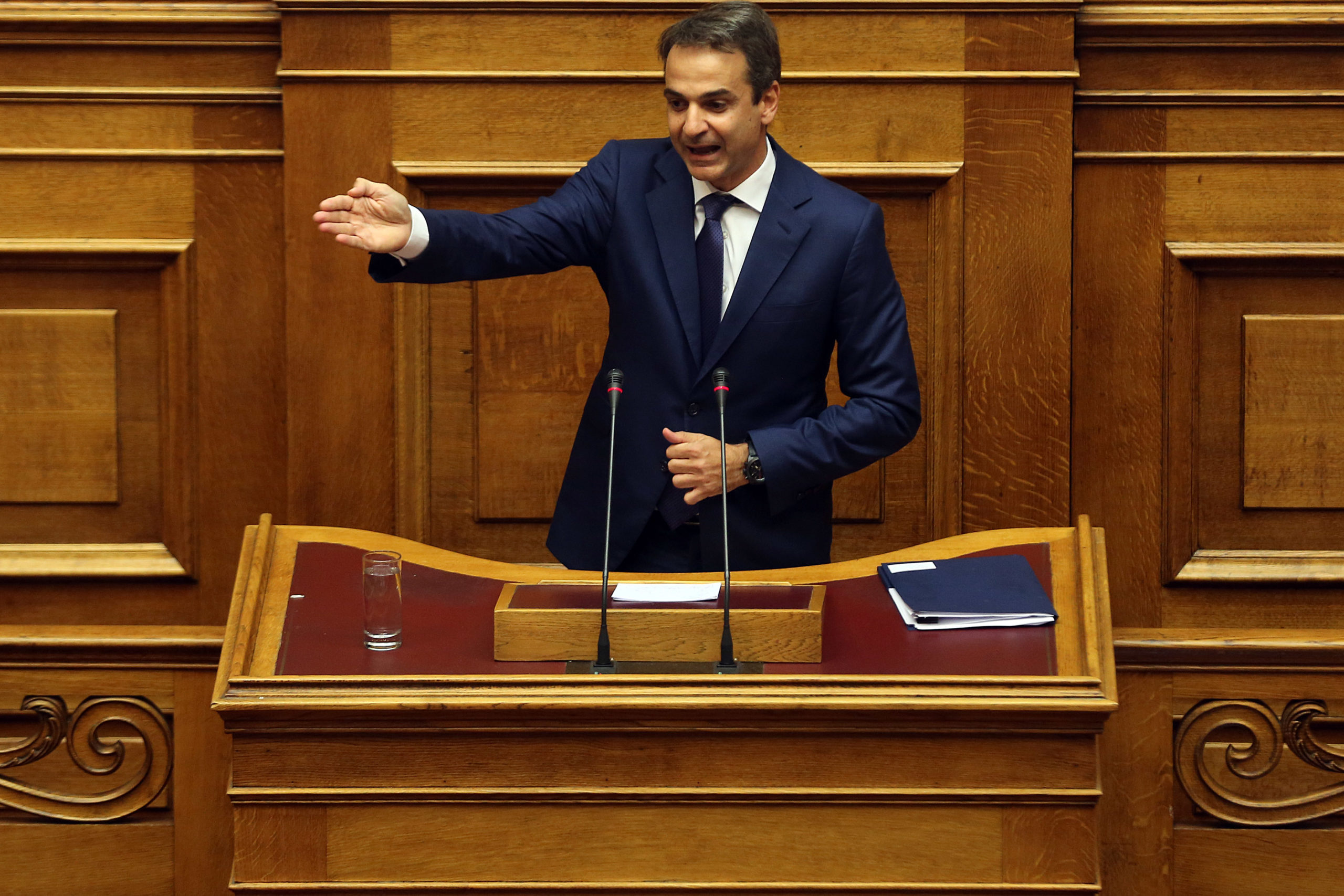 Ο Μητσοτάκης στον Τσίπρα: Έχετε γκρεμίσει ό,τι υπάρχει – ΒΙΝΤΕΟ