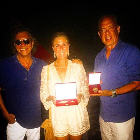 Ο Ψινάκης βράβευσε τον Τομ Χανκς και τη Ρίτα Γουίλσον – ΦΩΤΟ