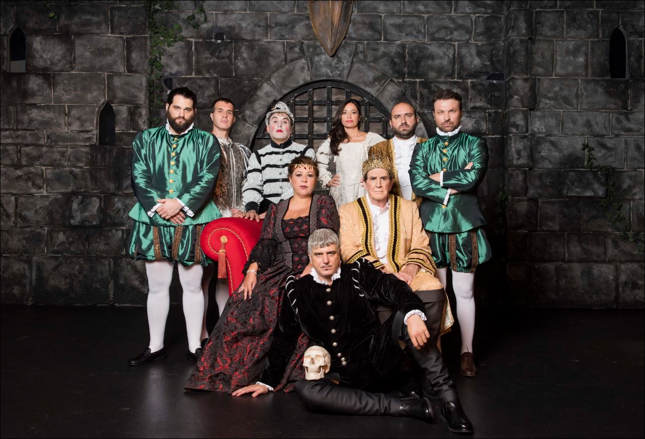 O…Άμλετ ο Β’ ποζάρει για το enikos.gr