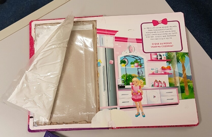 Έκρυβε 3,5 κιλά κοκαΐνης μέσα σε παιδικά βιβλία – ΦΩΤΟ