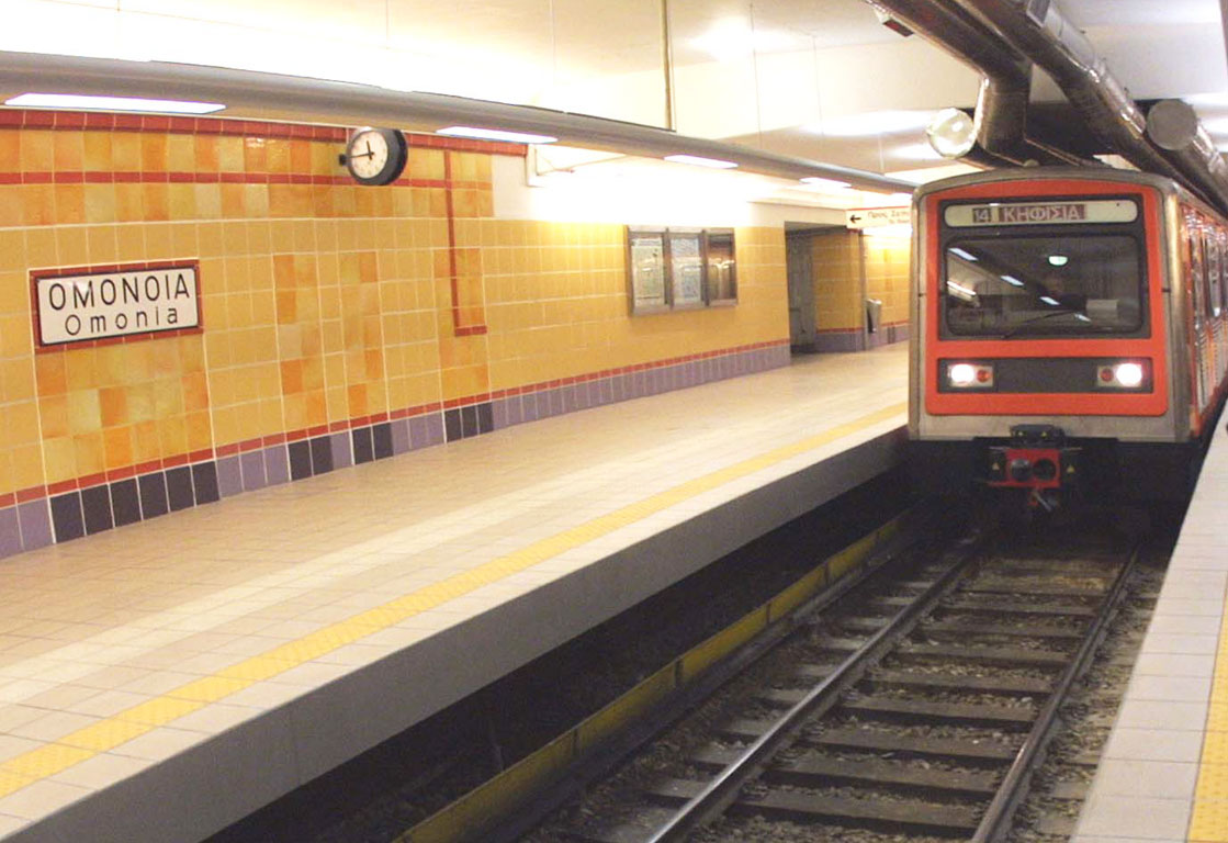 Αναστάτωση στον ΗΣΑΠ της Ομόνοιας – Άνδρας έπεσε στις γραμμές