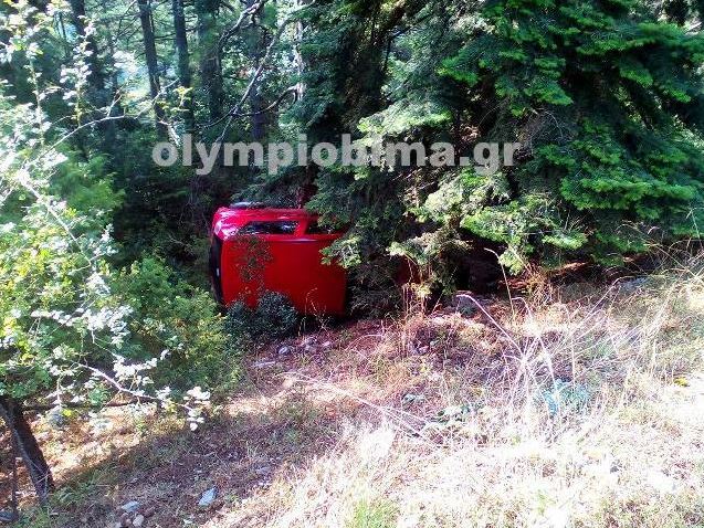 Αυτοκίνητο έπεσε σε χαράδρα στον Όλυμπο – ΦΩΤΟ