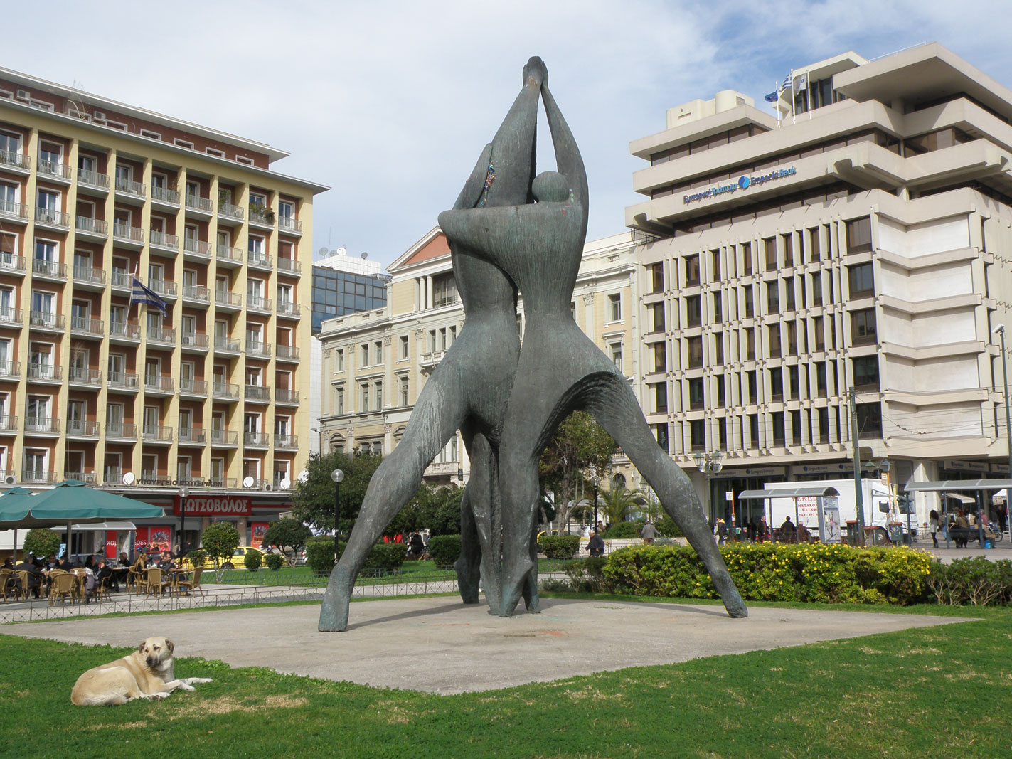 Ποιος ήταν ο άνδρας που βρέθηκε κρεμασμένος στην πλατεία Κλαυθμώνος