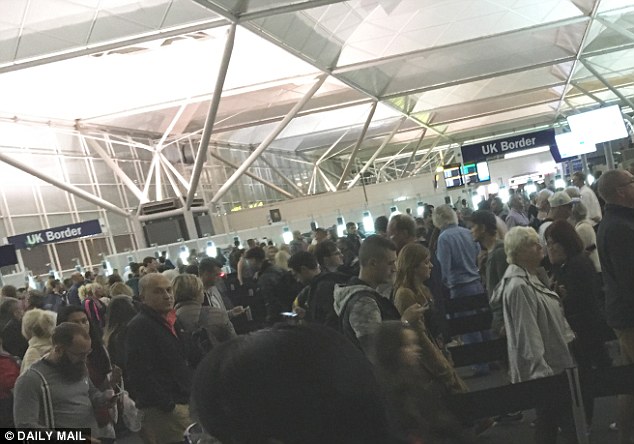 Τεράστια ταλαιπωρία επιβατών σε αεροδρόμιο του Λονδίνου – ΒΙΝΤΕΟ