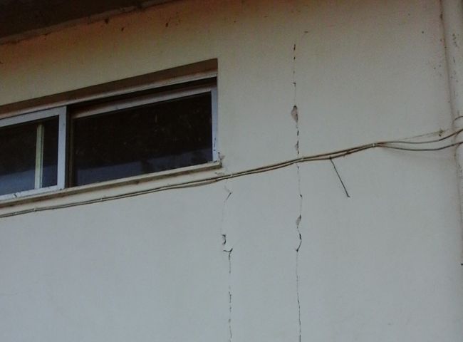Ρωγμές σε σπίτια – Ψυχραιμία συνέστησε ο Περιφερειάρχης – ΦΩΤΟ