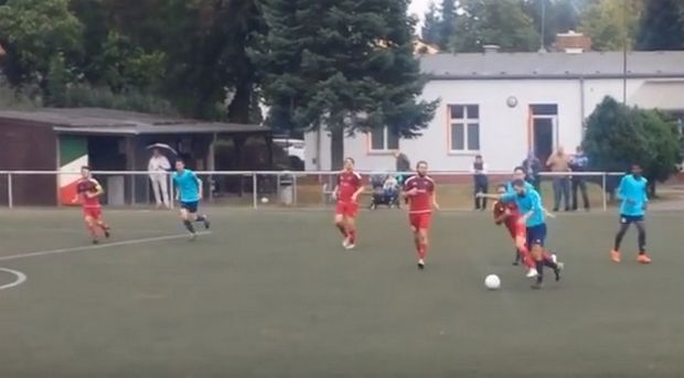 Φανταστικό γκολ με ασίστ από το… δοκάρι – ΒΙΝΤΕΟ