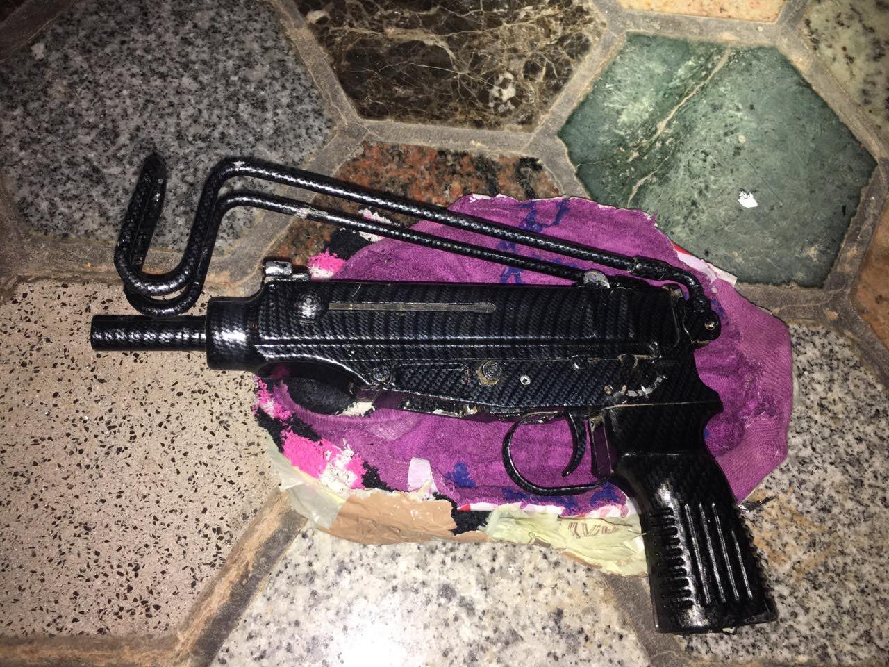 Έθαβαν σε χωράφι ηρωίνη και όπλα – ΦΩΤΟ – ΒΙΝΤΕΟ