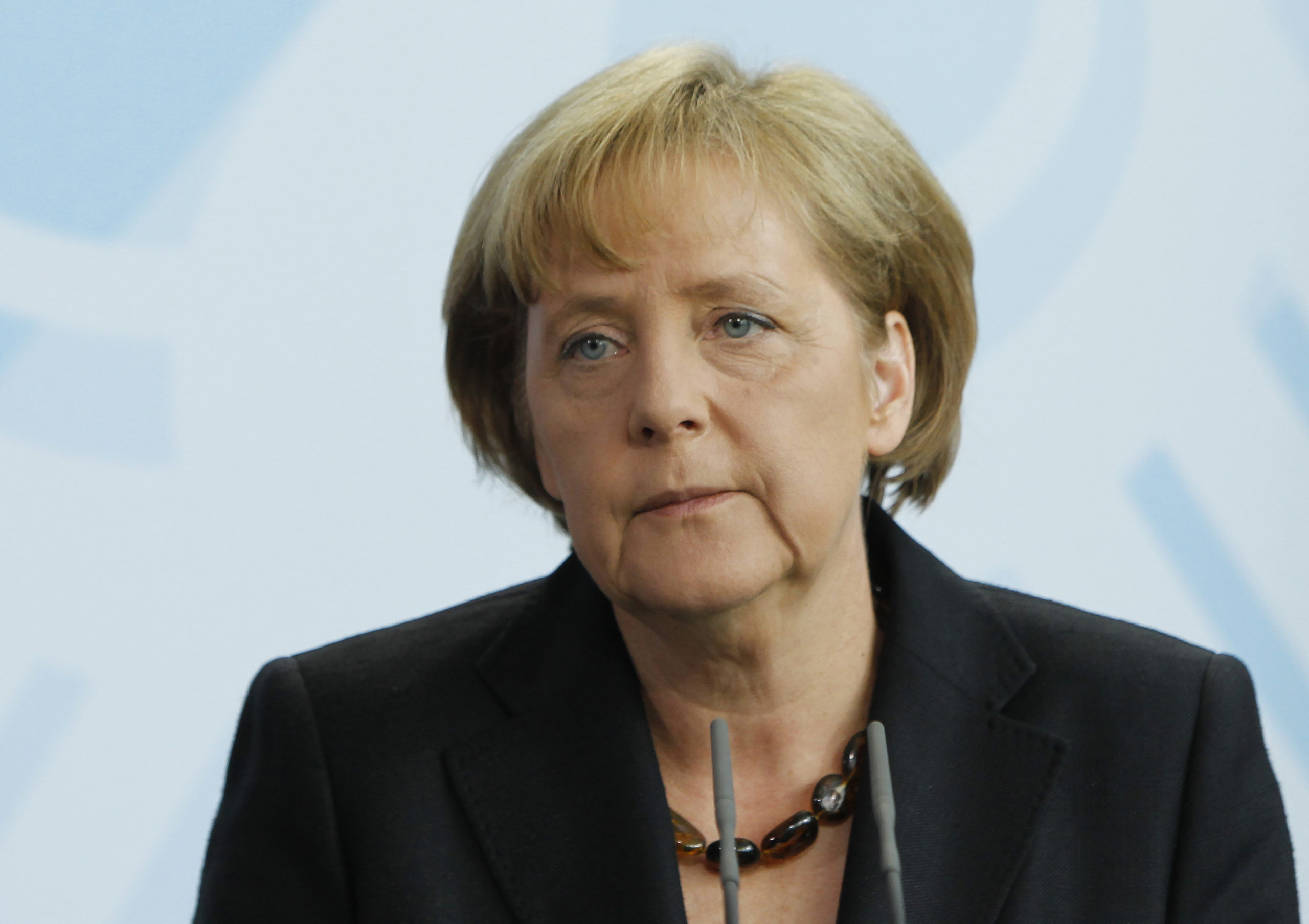 Μέρκελ: Η Γερμανία θα αυξήσει τις αμυντικές της δαπάνες