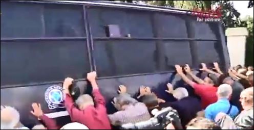 Ο πρόεδρος της ΠΟΑΣΥ για τα χημικά στους συνταξιούχους: Η αστυνομία εκτελεί εντολές – ΒΙΝΤΕΟ