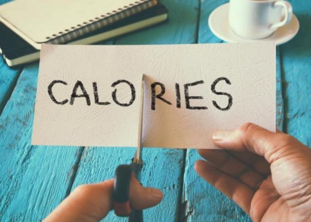 9 τρόποι για να μειώσετε τις θερμίδες