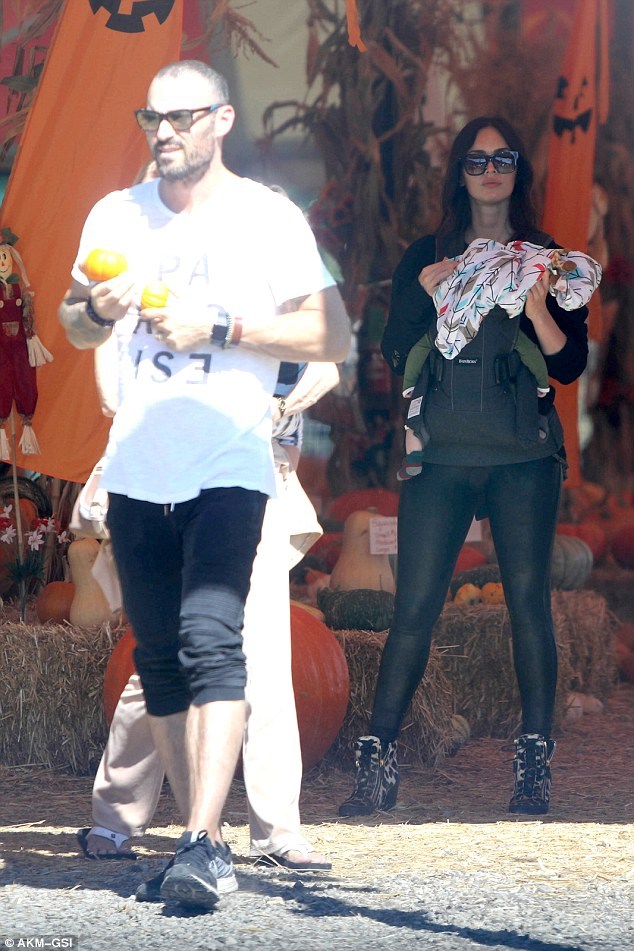 Μέγκαν Φοξ: Βόλτες στο Μαλιμπού με την οικογένειά της