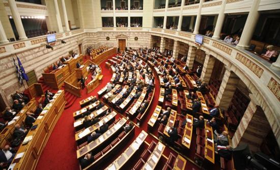 Μονομαχία Τσίπρα – Μητσοτάκη στη Βουλή με φόντο τη διαφθορά