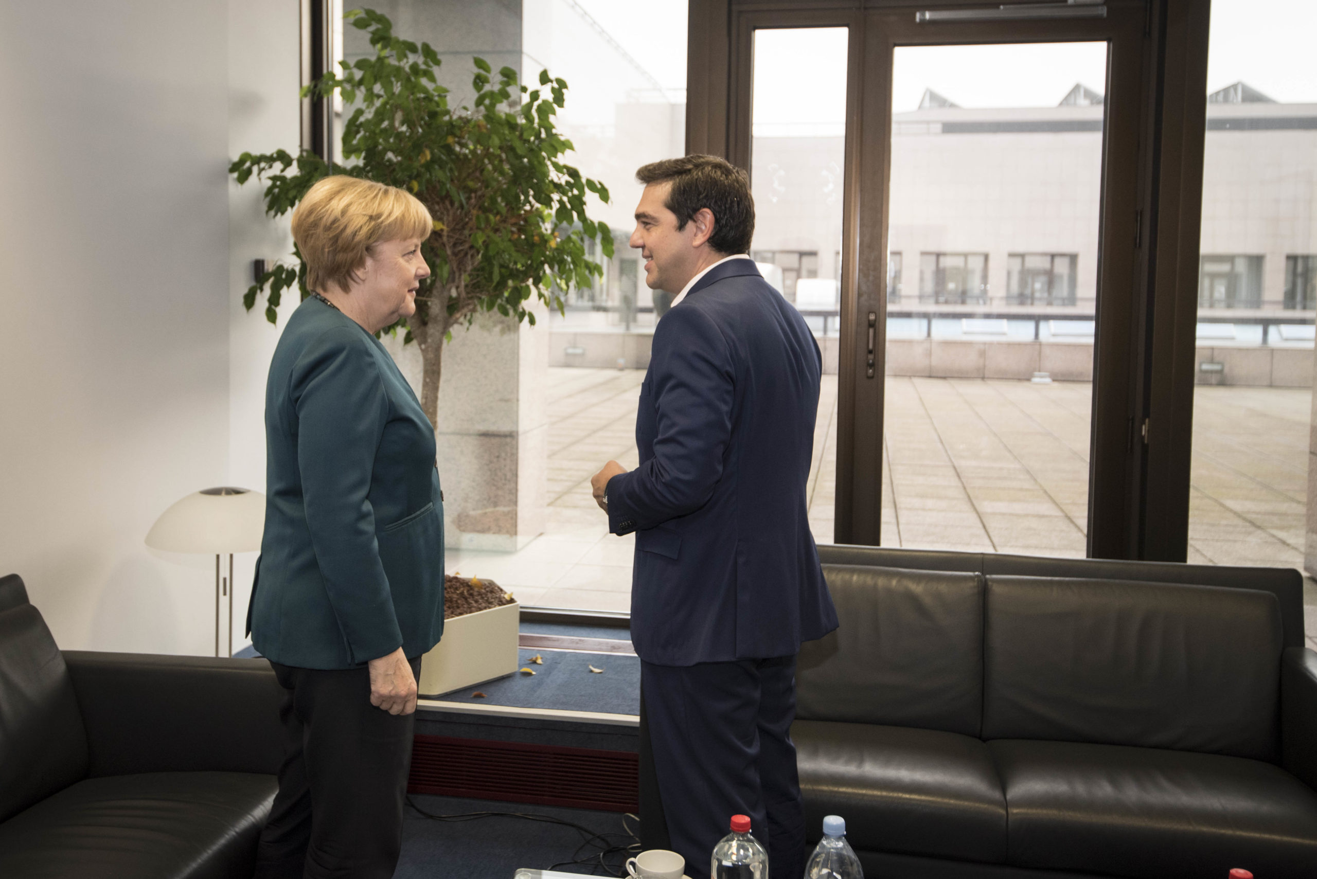 Η συνάντηση του Τσίπρα με την Μέρκελ – ΦΩΤΟ