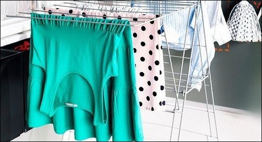 Γιατί δεν πρέπει να στεγνώνετε τα ρούχα σας μέσα στο σπίτι