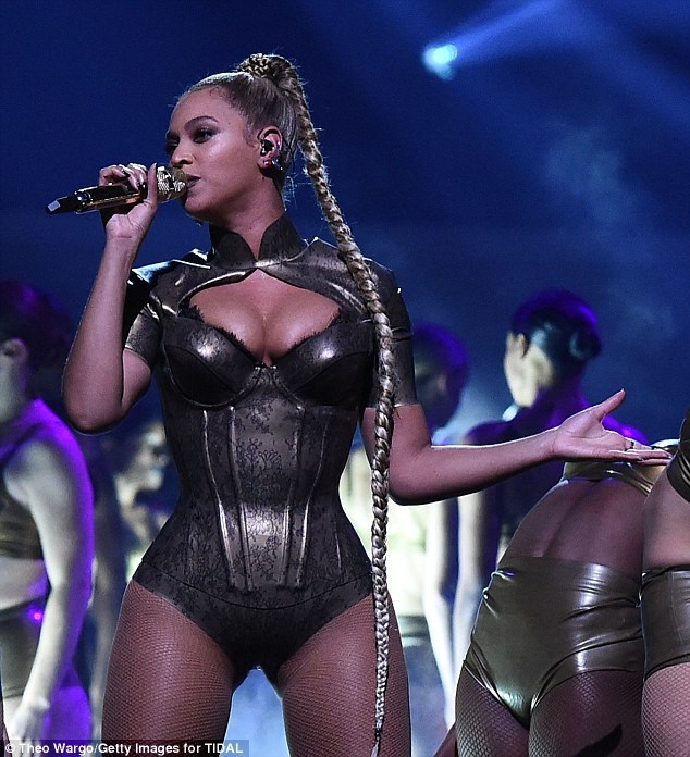 Μπιγιονσέ: Συνέχισε να τραγουδά παρόλο που αιμορραγούσε – ΒΙΝΤΕΟ