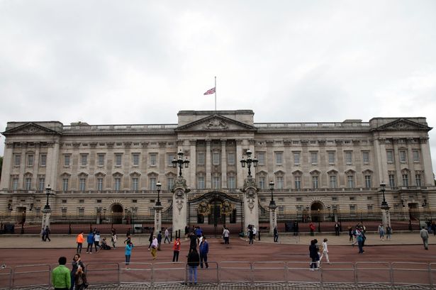 Σήμανε συναγερμός στο Μπάκιγχαμ για άνδρα που σκαρφάλωσε στην πύλη