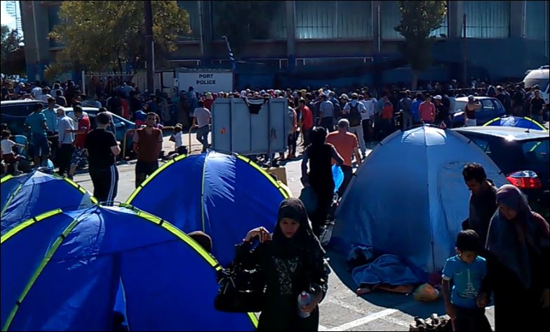 FAZ: Η οργή των προσφύγων στα ελληνικά νησιά