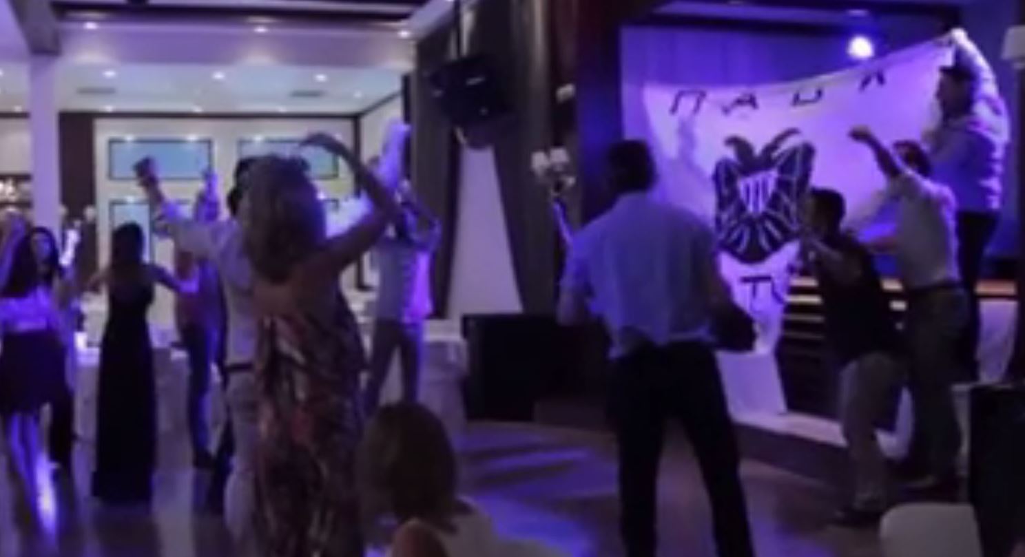 Μετέτρεψαν τον γάμο σε… εξέδρα του ΠΑΟΚ – BINTEO