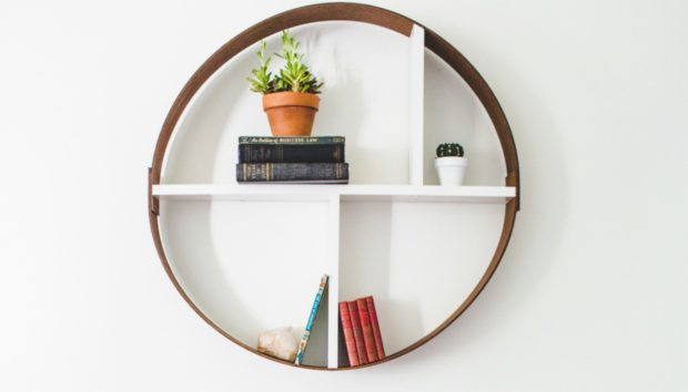 Ξεγελάστε τους διαρρήκτες: Αυτές είναι οι καλύτερες κρυψώνες στο σπίτι για χρήματα και κοσμήματα