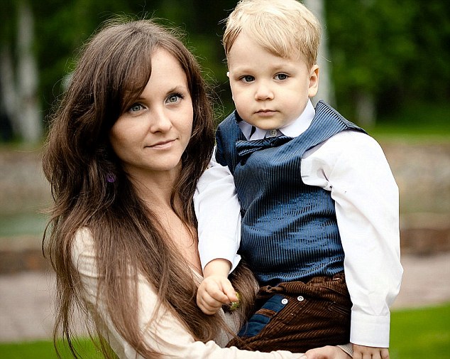 Πήδηξε στο κενό με τον 8χρονο γιο της εξαιτίας της αποτυχημένης πλαστικής επέμβασης