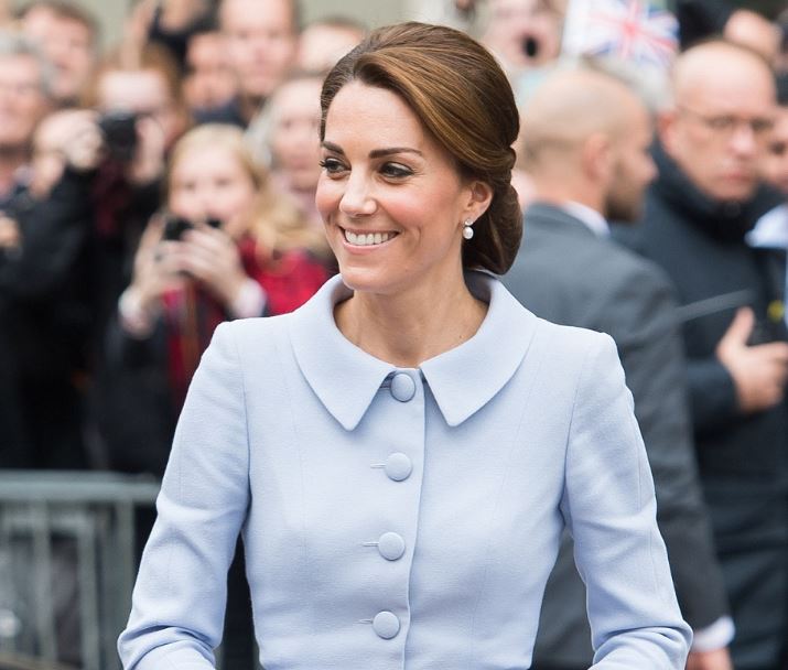 Το πρώτο επίσημο ταξίδι της Κέιτ Μίντλετον με μια απλή πτήση της British Airways – ΦΩΤΟ