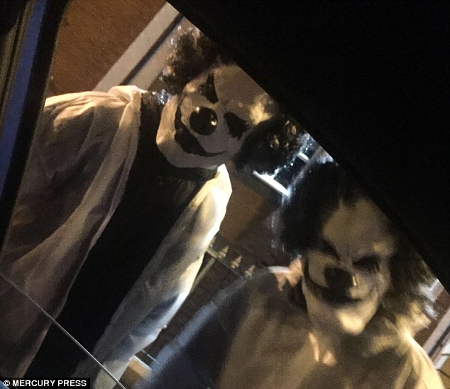 Κλόουν σκορπούν τον τρόμο στη Βρετανία – ΒΙΝΤΕΟ