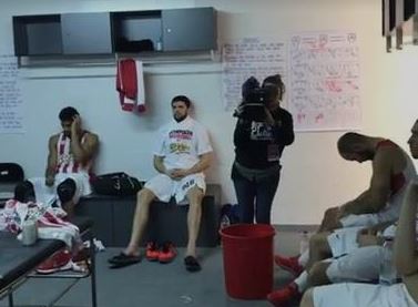 Τα συγχαρητήρια του Σφαιρόπουλου στα αποδυτήρια του Ολυμπιακού – ΒΙΝΤΕΟ