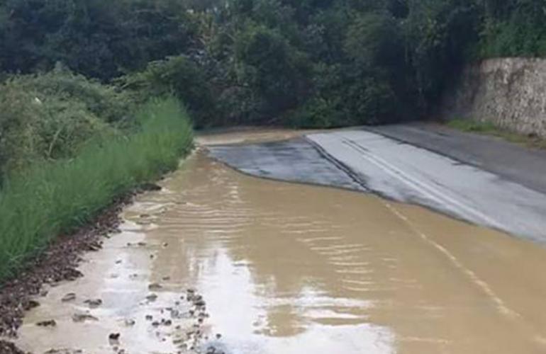 “Κόπηκε” στα δύο από την κακοκαιρία η Κέρκυρα