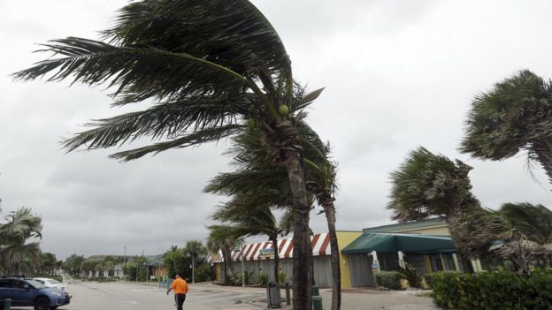 Ο τυφώνας Μάθιου απειλεί τις ΗΠΑ – Πάνω από 330 νεκροί στην Αϊτή – ΦΩΤΟ – ΒΙΝΤΕΟ