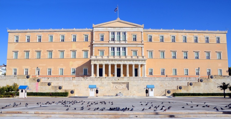 Βόμβα από το Γραφείο Προϋπολογισμού της Βουλής για την ελληνική οικονομία