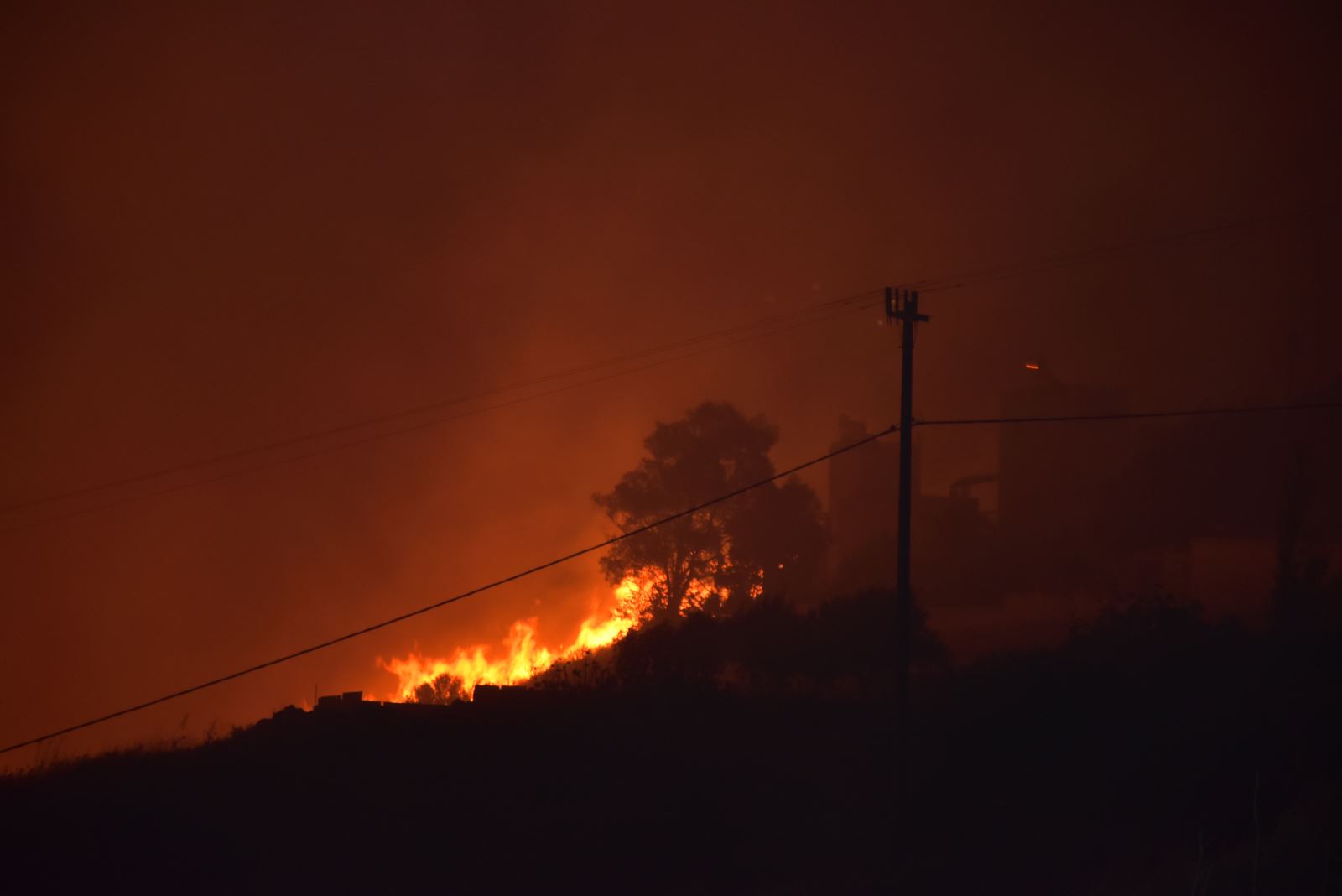 Υπό έλεγχο η φωτιά στη Σύρο