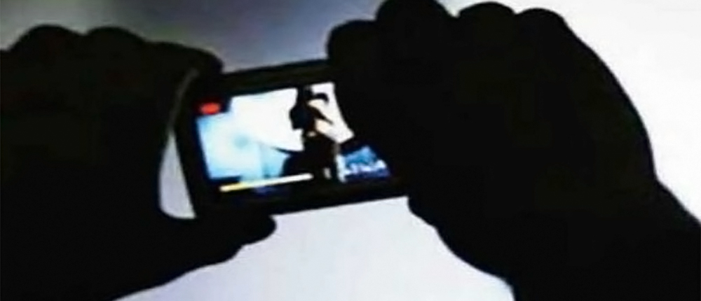 Ροζ βίντεο με μαθητές λυκείου έχει αναστατώσει το Ηράκλειο