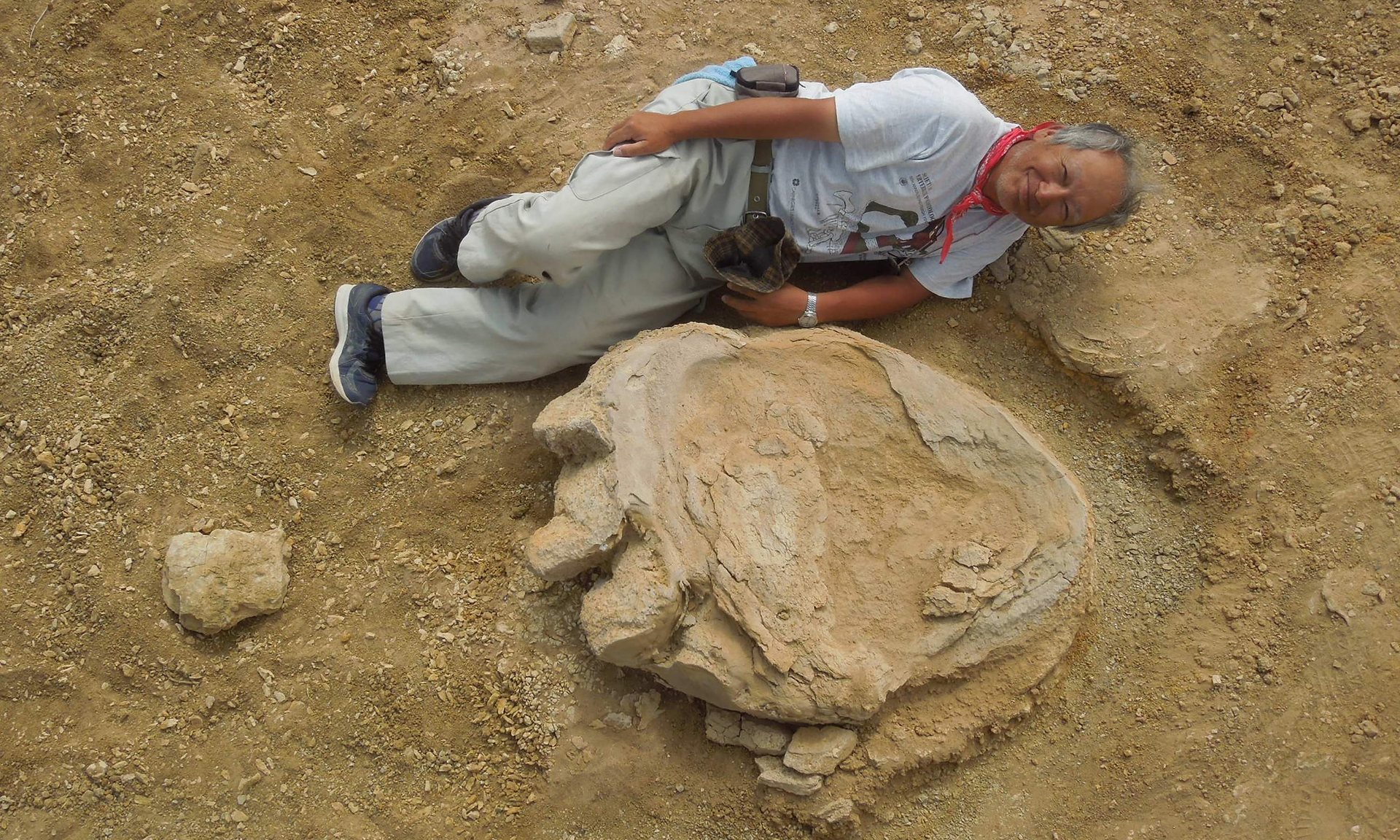 Ανακάλυψαν μία από τις μεγαλύτερες πατημασιές δεινοσαύρων – ΦΩΤΟ