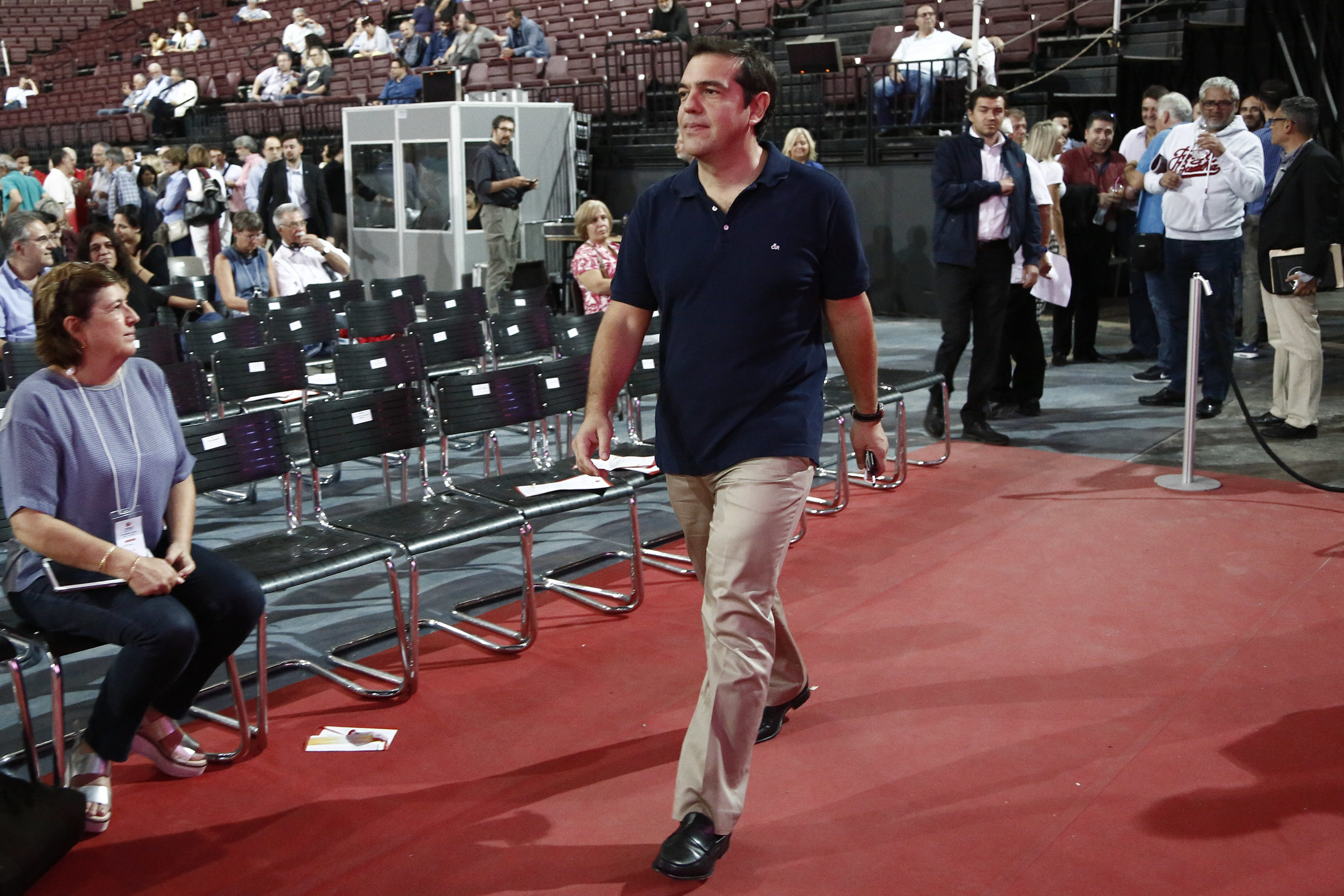 Η σπορ εμφάνιση του Πρωθυπουργού στο Συνέδριο του ΣΥΡΙΖΑ – ΦΩΤΟ