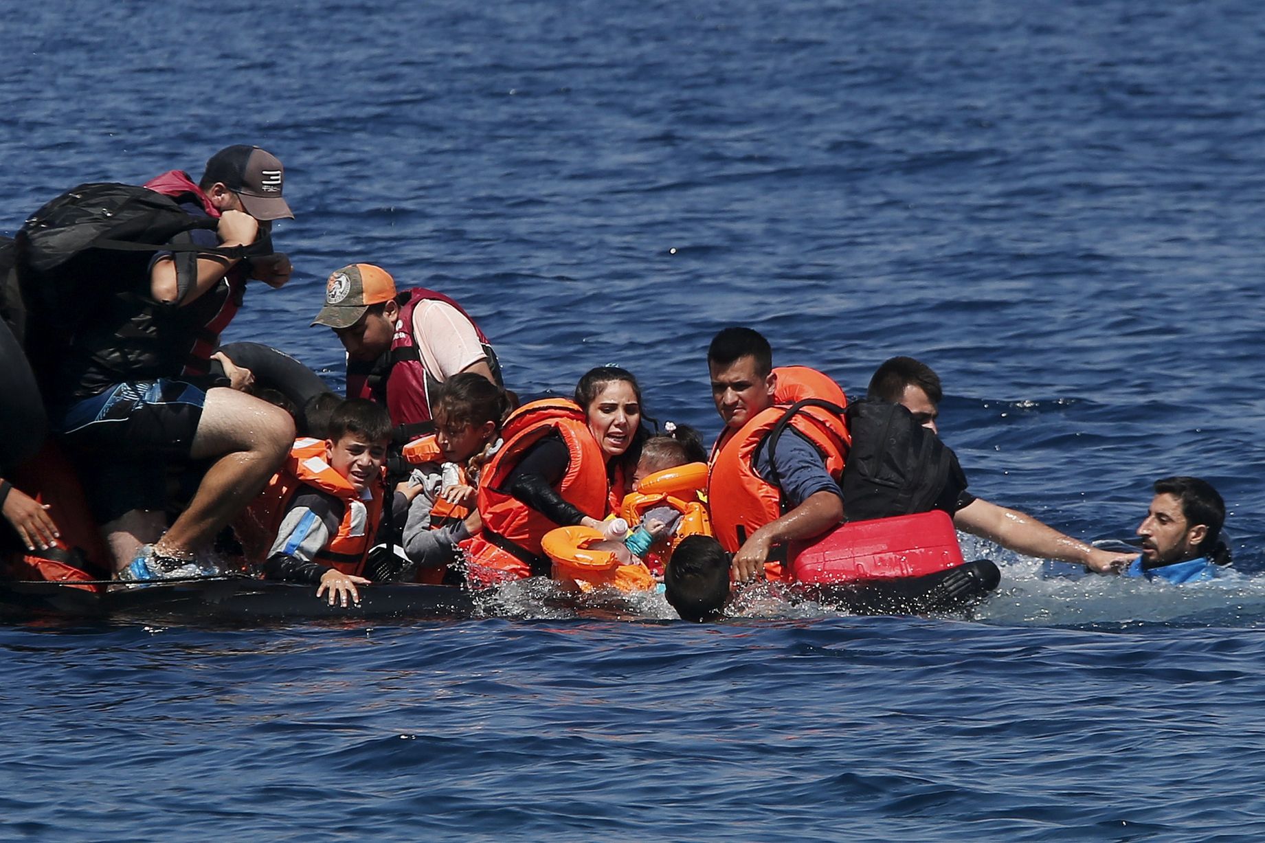 Εντοπίστηκε στη Μεθώνη το σκάφος με τους 130 μετανάστες