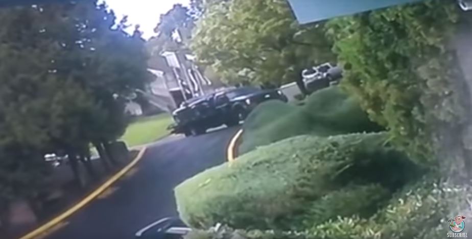 Τρελή πορεία από φορτηγό που καταλήγει σε… κρεβατοκάμαρα – BINTEO