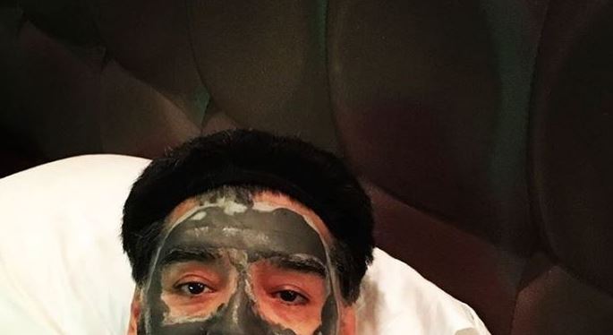 Ο Μαραντόνα φόρεσε μάσκα… ομορφιάς – ΦΩΤΟ