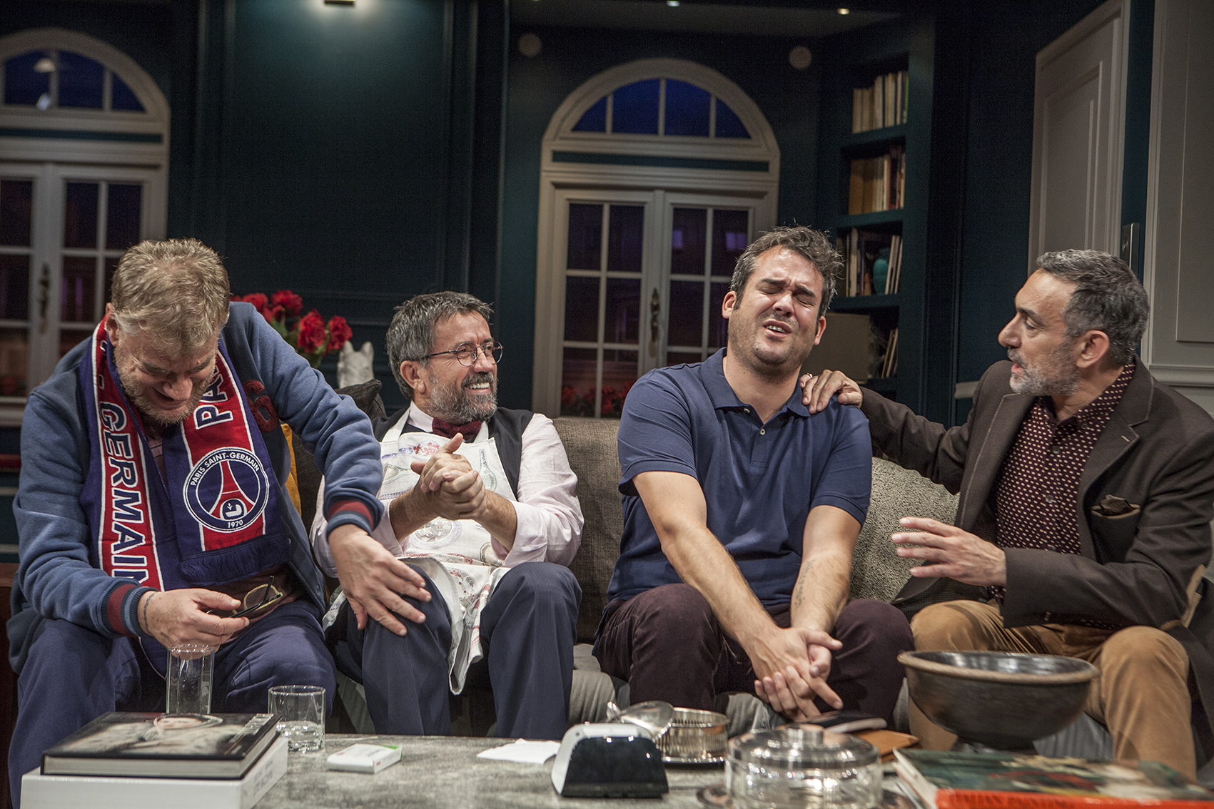 To enikos.gr «τρύπωσε» σε… Δείπνο Ηλιθίων