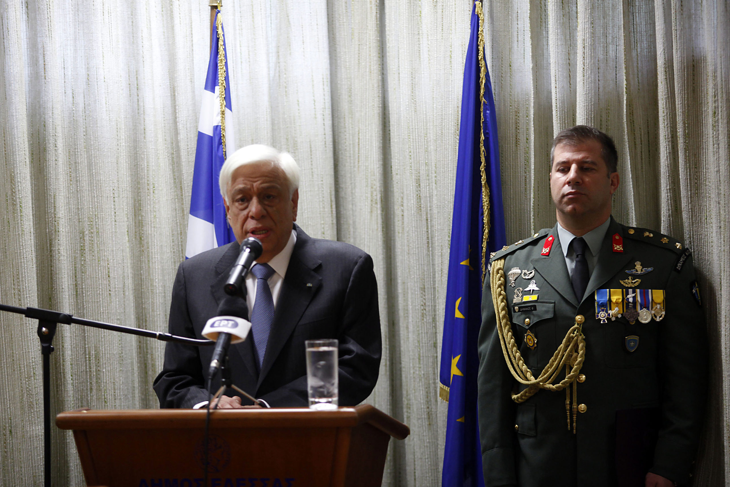 Το μήνυμα του Παυλόπουλου στα Σκόπια: Εγκαταλείψτε τις αλυτρωτικές διεκδικήσεις