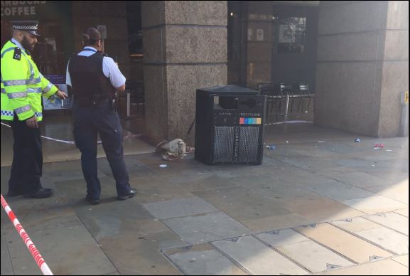 Ελεγχόμενη έκρηξη σε ύποπτο δέμα στο Λονδίνο – ΤΩΡΑ – ΦΩΤΟ