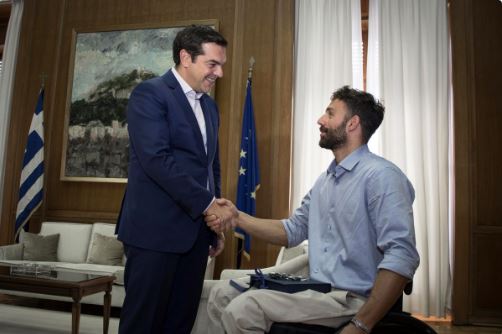 Η συνάντηση του Τσίπρα με τον παραολυμπιονίκη Αντώνη Τσαπατάκη – ΦΩΤΟ