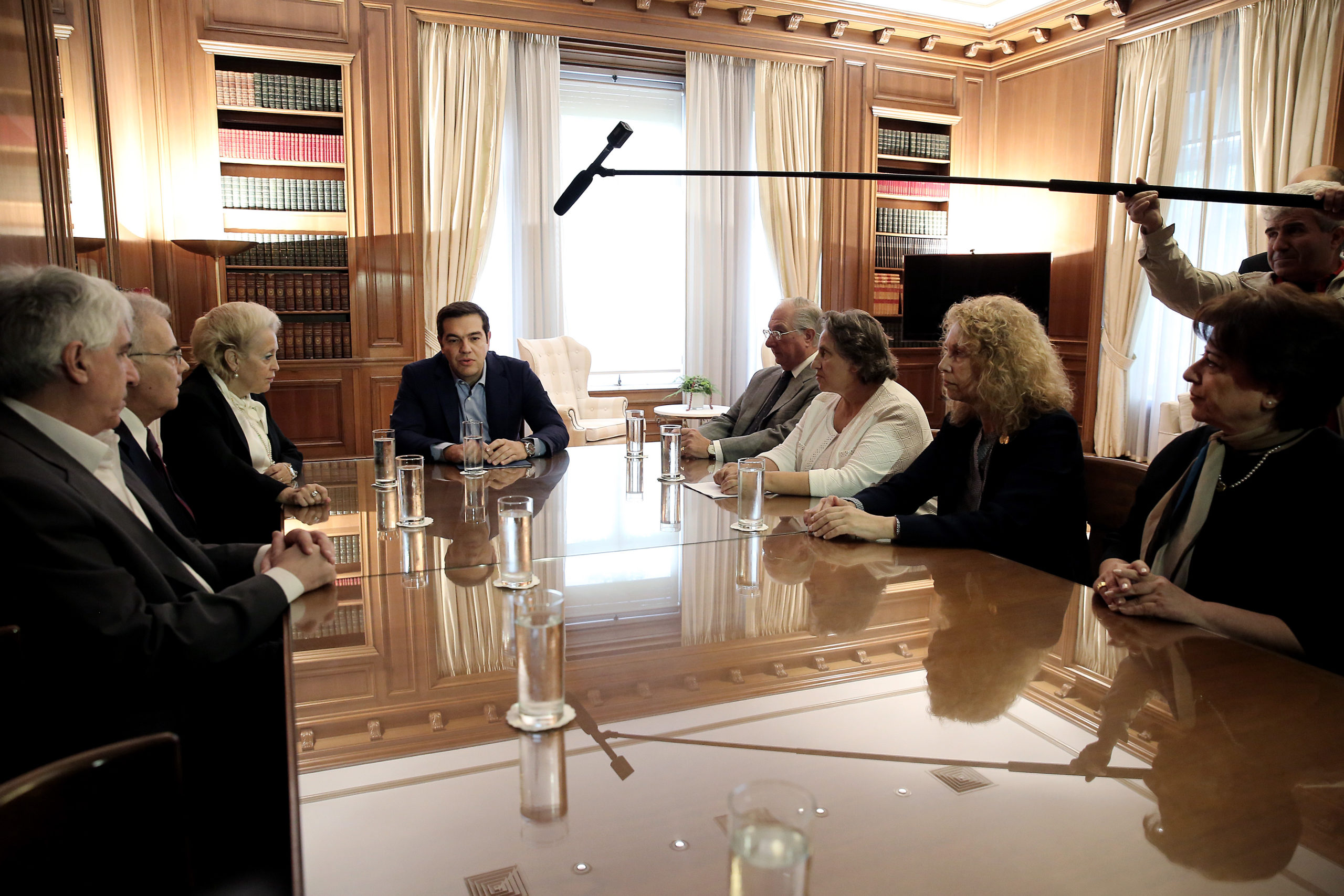 Ο Τσίπρας στους δικαστές: Δεν θα γίνει μείωση στα μισθολόγια σας