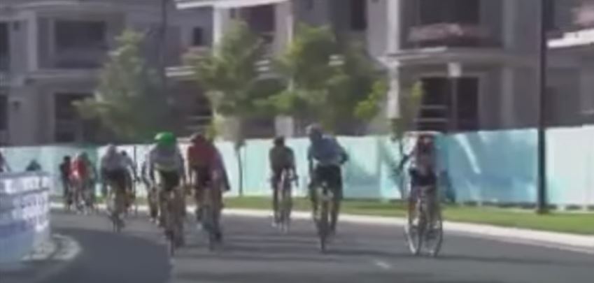 Ποδηλάτης πέταξε νερό σε συναθλητή του για να μην τον προσπεράσει – ΒΙΝΤΕΟ