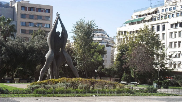 Η ΕΛΑΣ «βλέπει» αυτοκτονία στον απαγχονισμό του αλλοδαπού στην Κλαυθμώνος